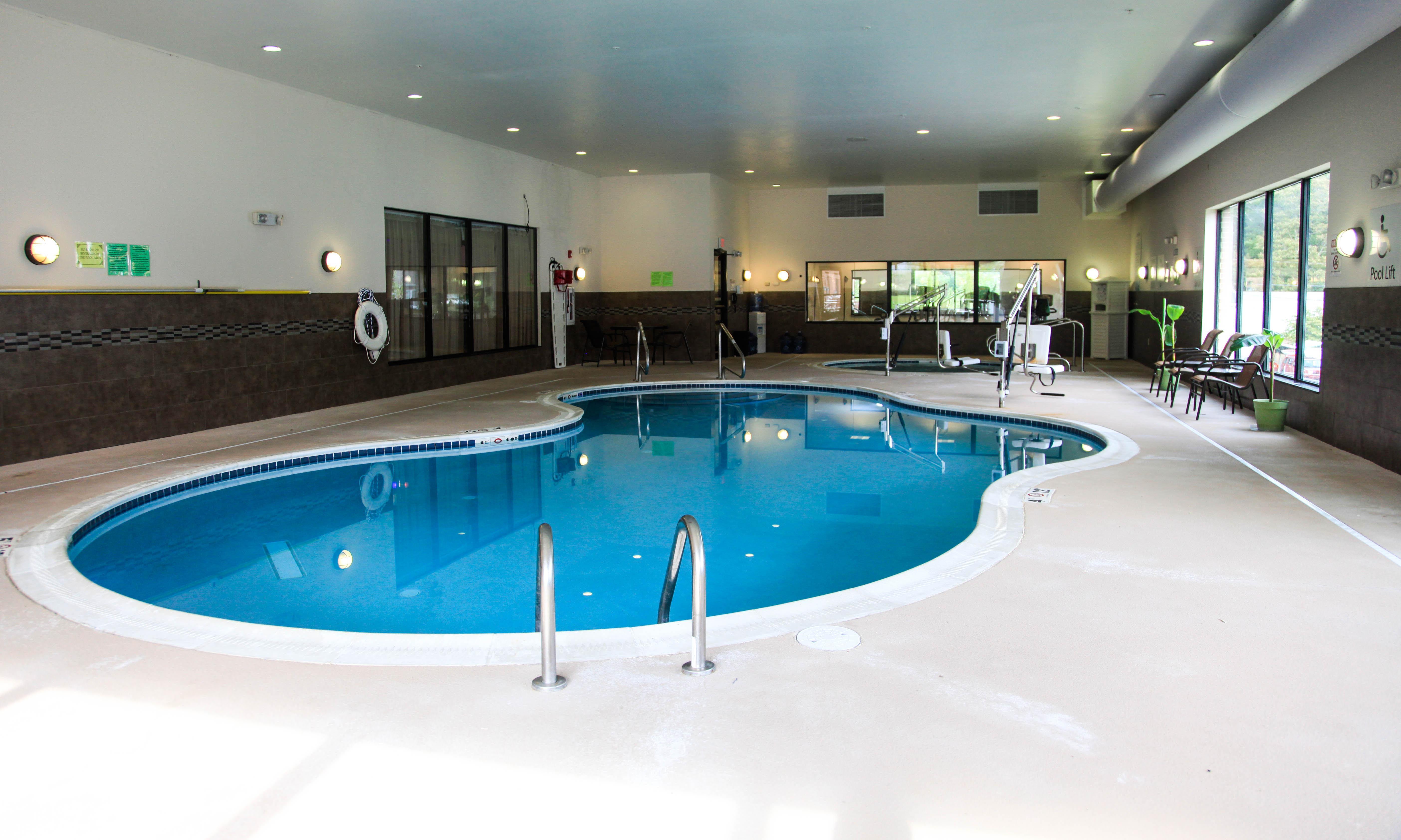 Holiday Inn Express & Suites Cumberland - La Vale By Ihg Exterior photo